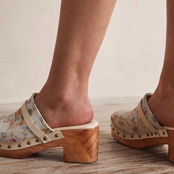 Free People Boho Calabasas Floral Leather Clogs With Rivet Trimming Size 41 New - Picture 8 of 15